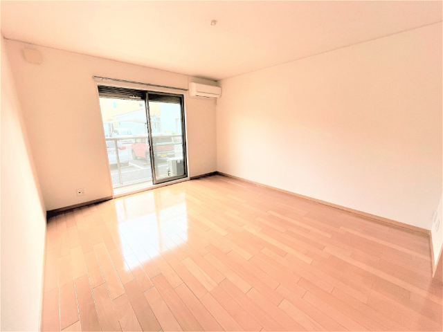 居室・リビング　※室内写真は別室サンプル写真。