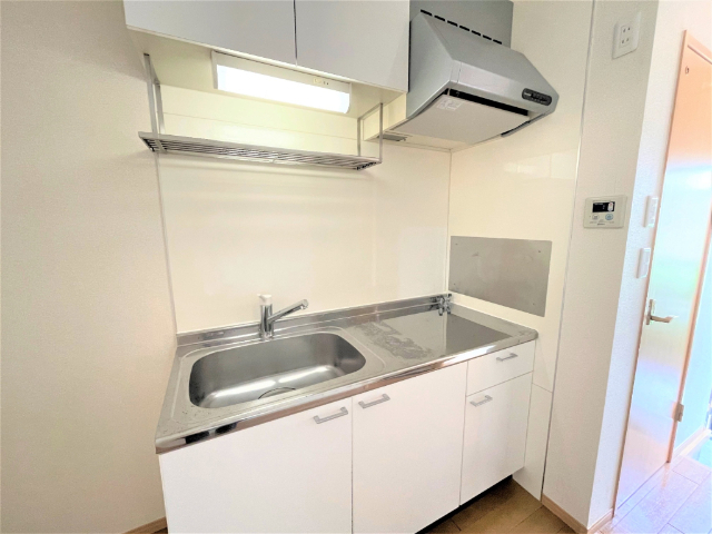 キッチン　※室内写真は別室サンプル写真。