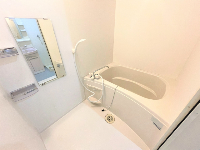 バス・シャワールーム　※室内写真は別室サンプル写真。