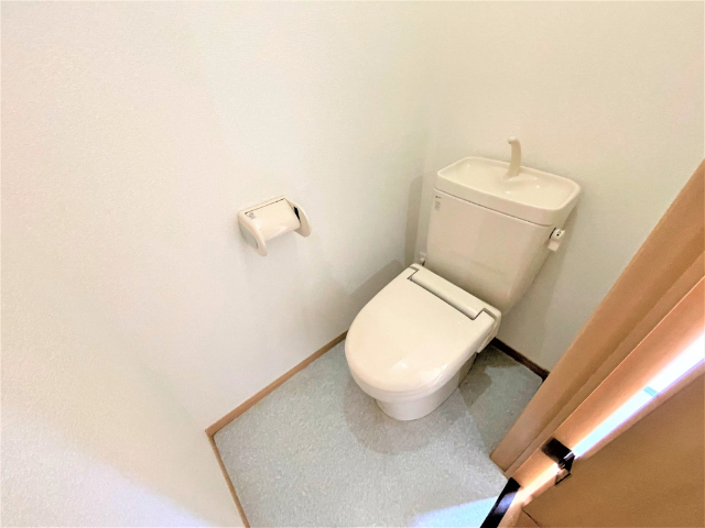 トイレ　※室内写真は別室サンプル写真。