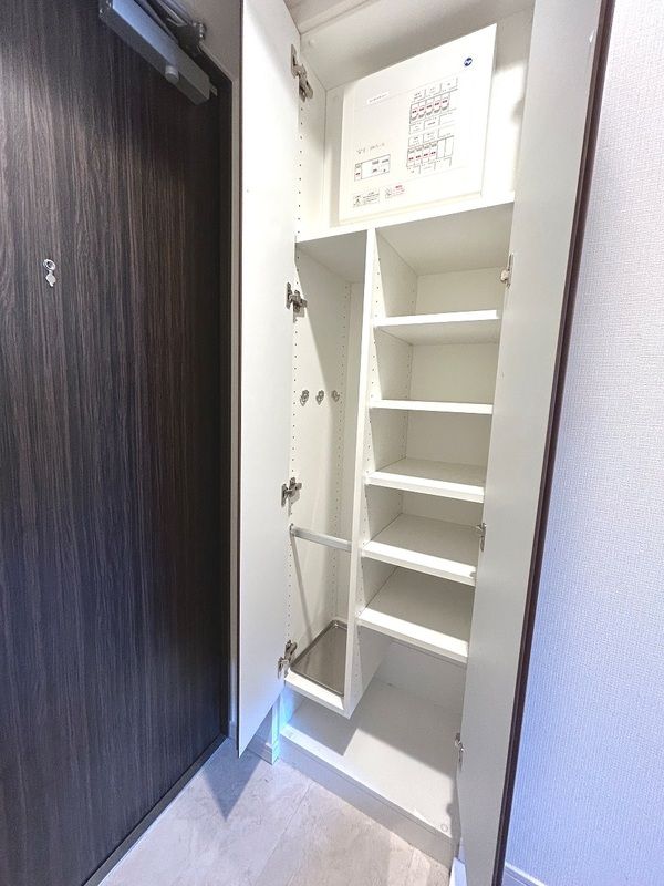 セキュリティ　玄関収納