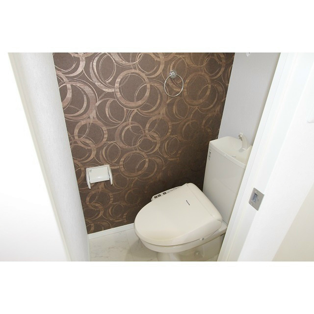 トイレ　※同シリーズの室内写真となります。