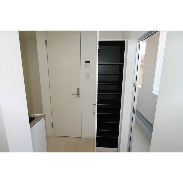 玄関　※同シリーズの室内写真となります。