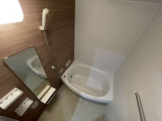 バス・シャワールーム　※別部屋の写真です