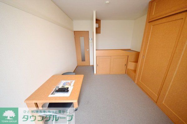 居室・リビング　明るい室内空間