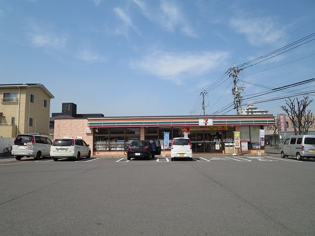 コンビニ　セブンイレブン（コンビニ）まで700m