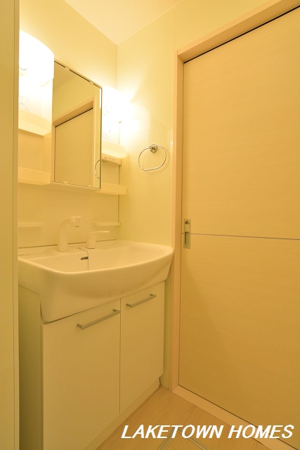 洗面設備　洗髪洗面化粧台です。