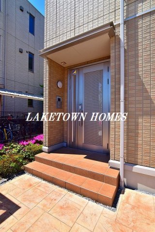 エントランス　オートロック付のエントランスです。