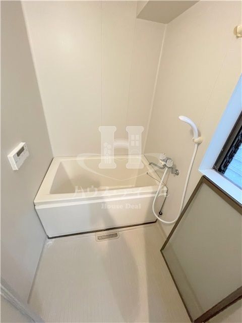 バス・シャワールーム　落ち着いた空間のお風呂です