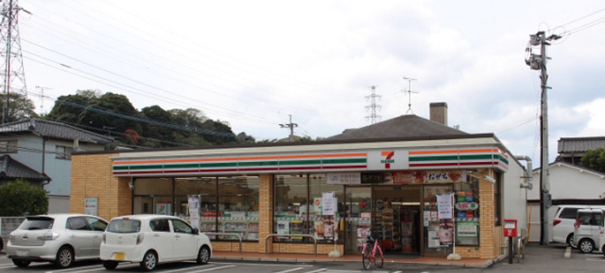 コンビニ　セブンイレブン 大分山津町1丁目店（コンビニ）まで735m