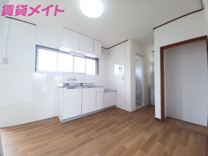 居室・リビング　同型参考写真です。