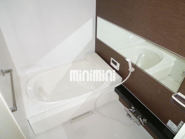 バス・シャワールーム　追い焚きバス、浴室乾燥機付き