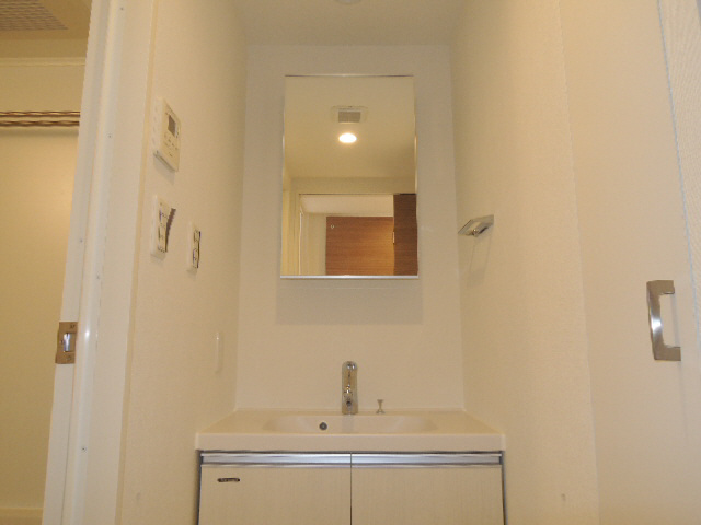 洗面設備　コンパクトで使いやすい洗面所