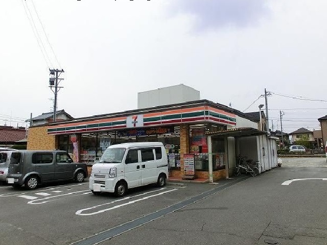 コンビニ　セブンイレブン（コンビニ）まで900m
