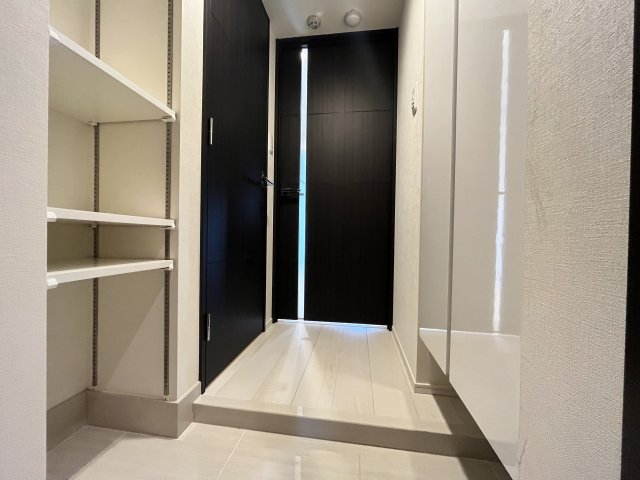 玄関　※別部屋参考写真