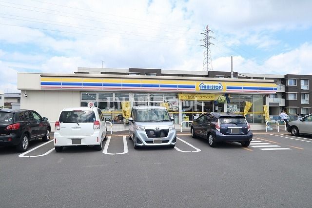 コンビニ　ミニストップ（コンビニ）まで897m