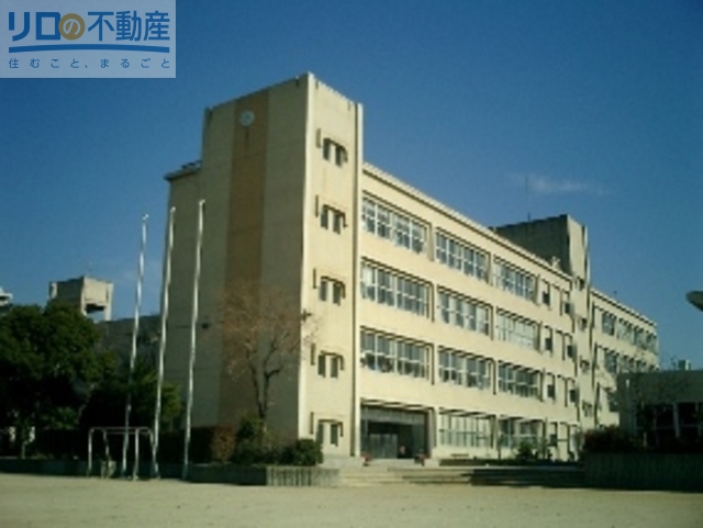 小学校　伊丹市立花里小学校（小学校）まで955m