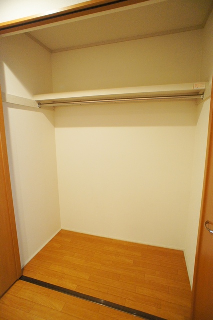 収納　廊下には奥行きたっぷりのクローゼット