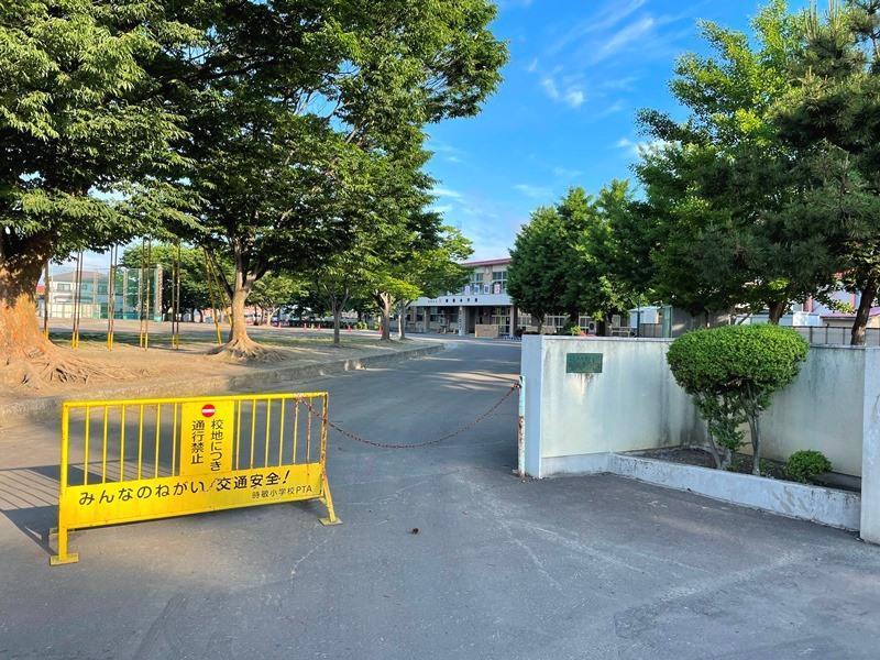 小学校　弘前市立時敏小学校（小学校）まで960m