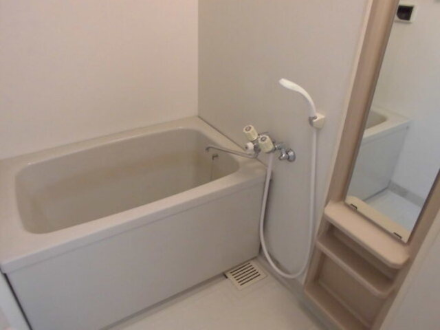 バス・シャワールーム　１０１　浴室