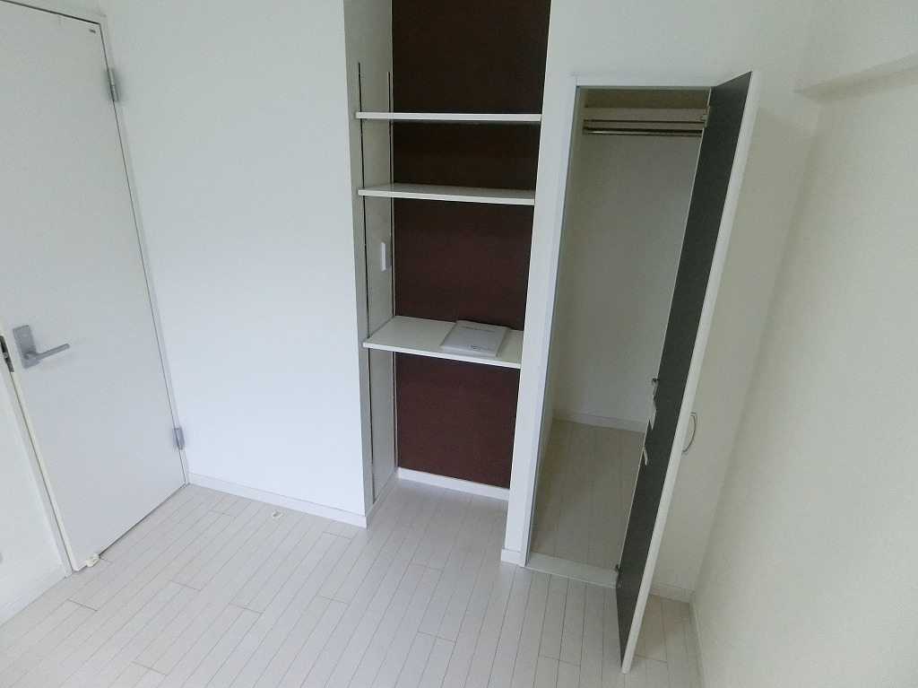 収納　クローゼット収納・高さ調節可能な棚