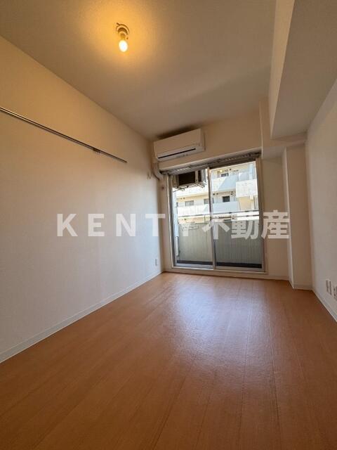 その他部屋・スペース　開放的な寝室です