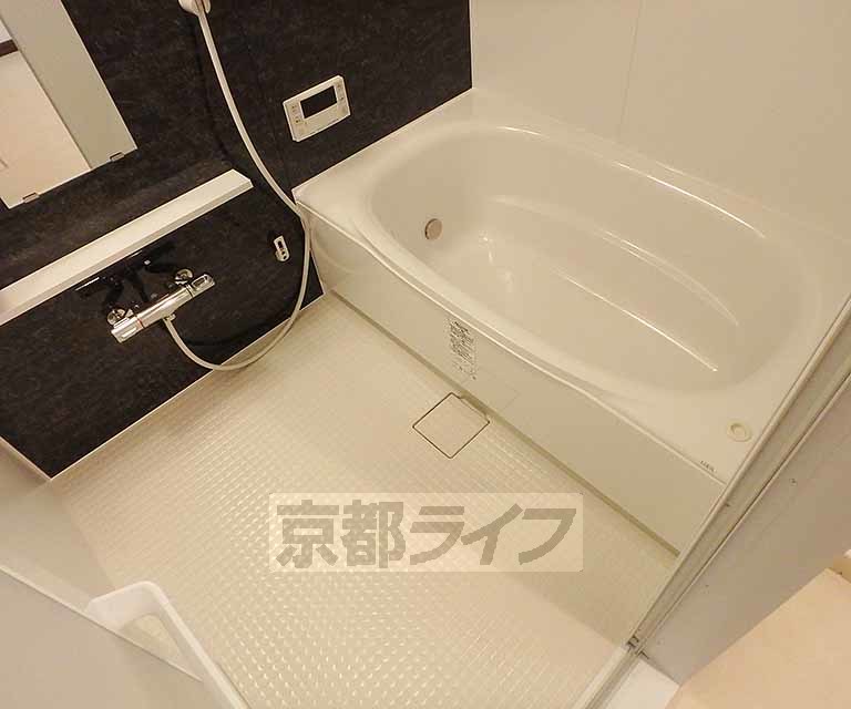 バス・シャワールーム　ゆったり浸かれるお風呂です。