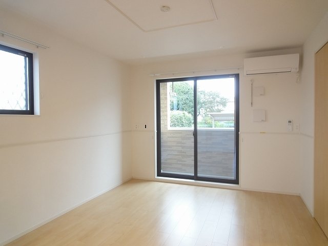 居室・リビング　こちらのリビングで趣味の時間をお楽しみください