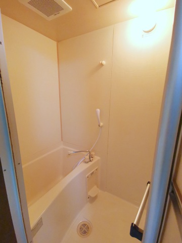 バス・シャワールーム　ゆとりの浴室