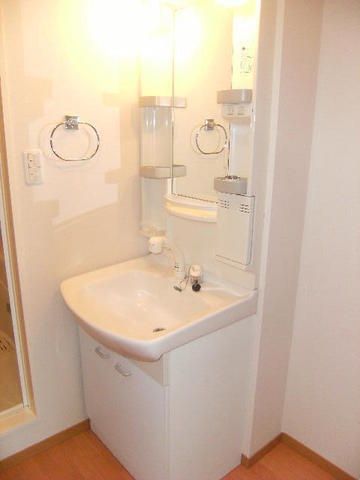 洗面設備　シャワー付き洗面台