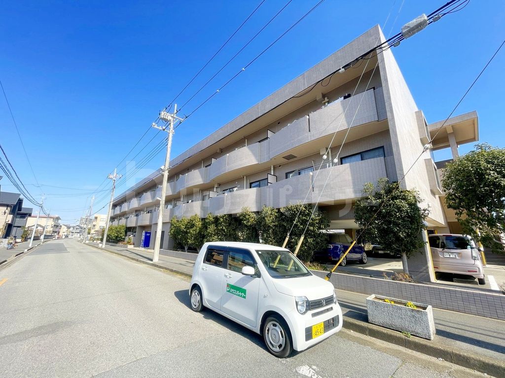 建物外観　駐車場