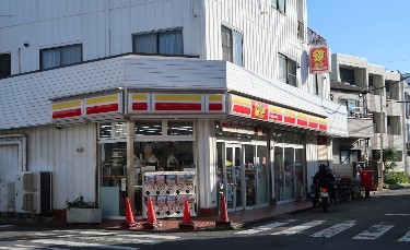 コンビニ　ニューヤマザキデイリーストア 中丸子ことぶきや店（コンビニ）まで181m
