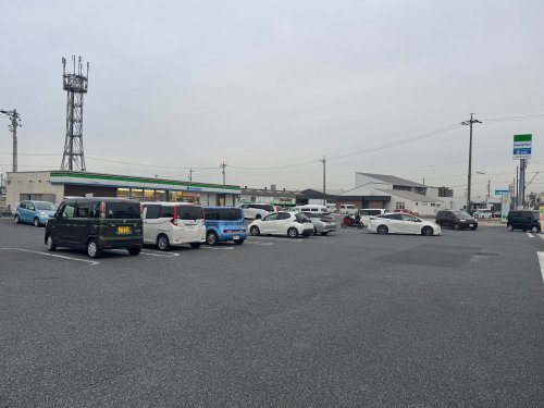 コンビニ　ファミリーマート北名古屋二子店（コンビニ）まで332m