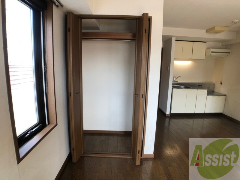 収納　クローゼットを開けてみました。お洋服が沢山しまえそう！