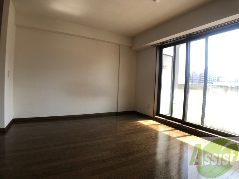 その他部屋・スペース　洋室を撮影しました。日射しがあり明るい印象。