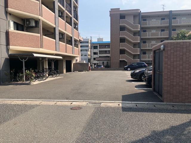 駐車場　駐車場