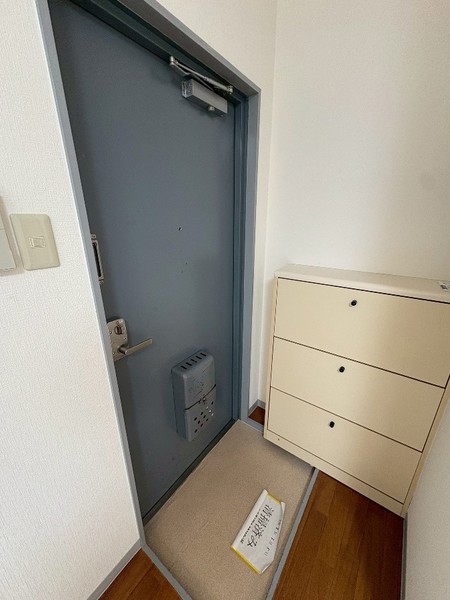 玄関　※別号室の写真です