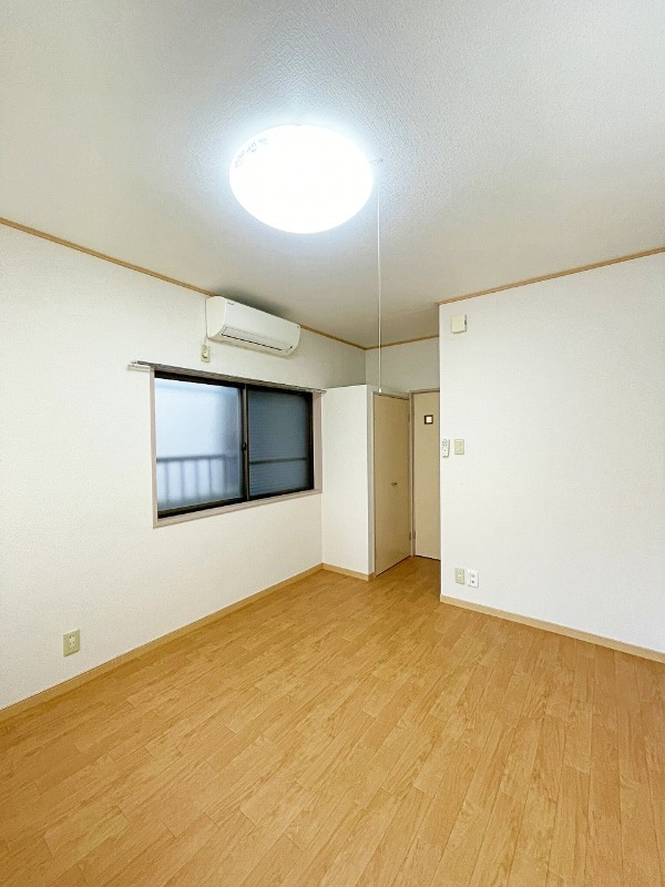 居室・リビング　同タイプ・別部屋の写真となります