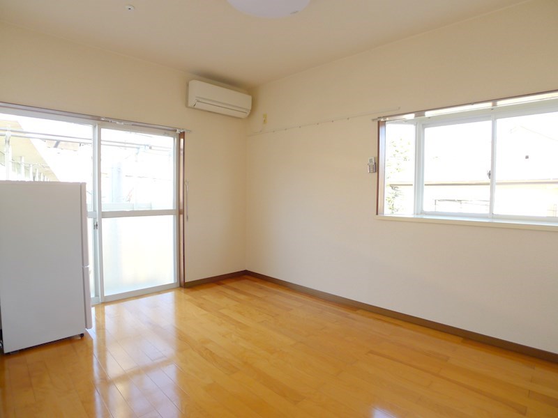 その他部屋・スペース　出窓があり明るいお部屋です