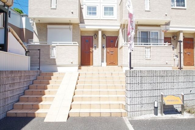 エントランス　★お問い合わせはタウンハウジング新百合ヶ丘店まで★