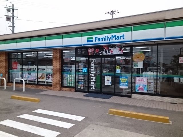 コンビニ　ファミリーマート松山東石井店様（コンビニ）まで950m
