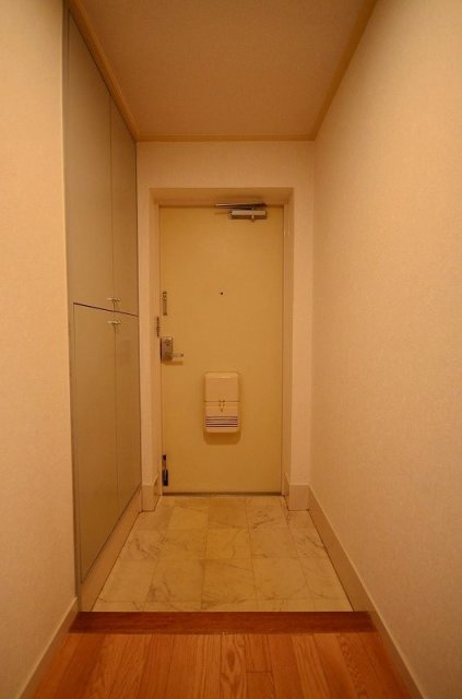 玄関　別号室の写真です（反転）