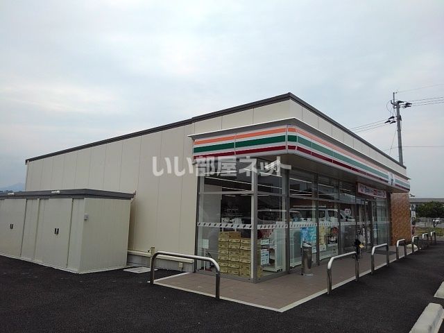 コンビニ　セブンイレブン　西都右松店（コンビニ）まで1080m