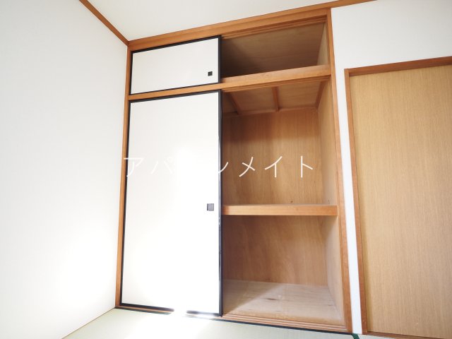 収納　各部屋に収納あります