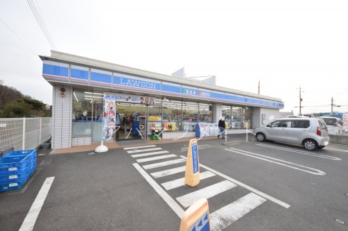 コンビニ　ローソン泉中和田南小入口店（コンビニ）まで813m