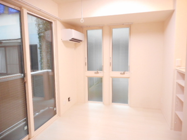 居室・リビング　参考写真（同建物別部屋）