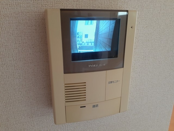 セキュリティ　訪問者がモニターで確認できるインターフォンで安心です。