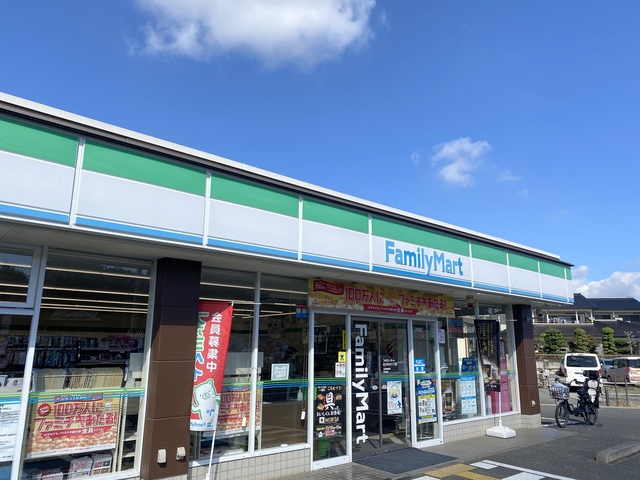 コンビニ　ファミリーマート（コンビニ）まで552m