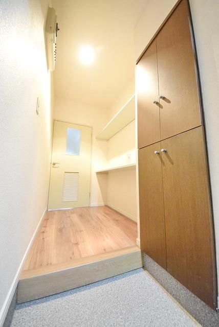 玄関　★シューズＢＯＸや収納カウンターあります★