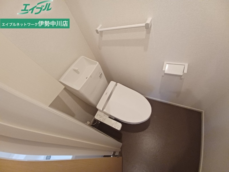 トイレ　同型タイプ反転写真